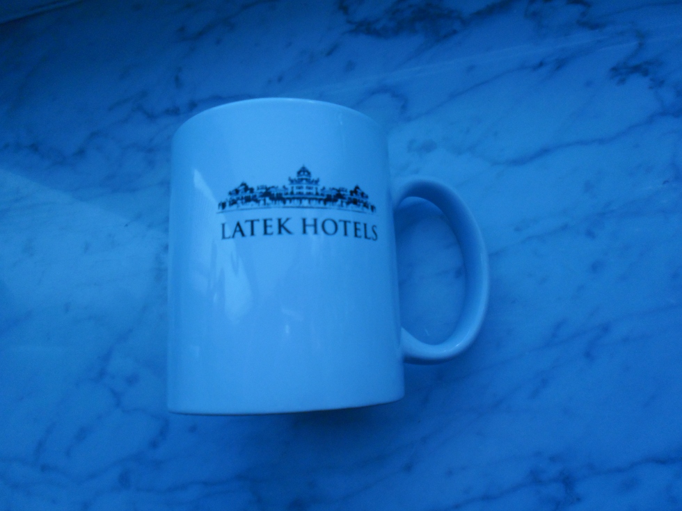 Praktyczne kubki Latek Hotels.